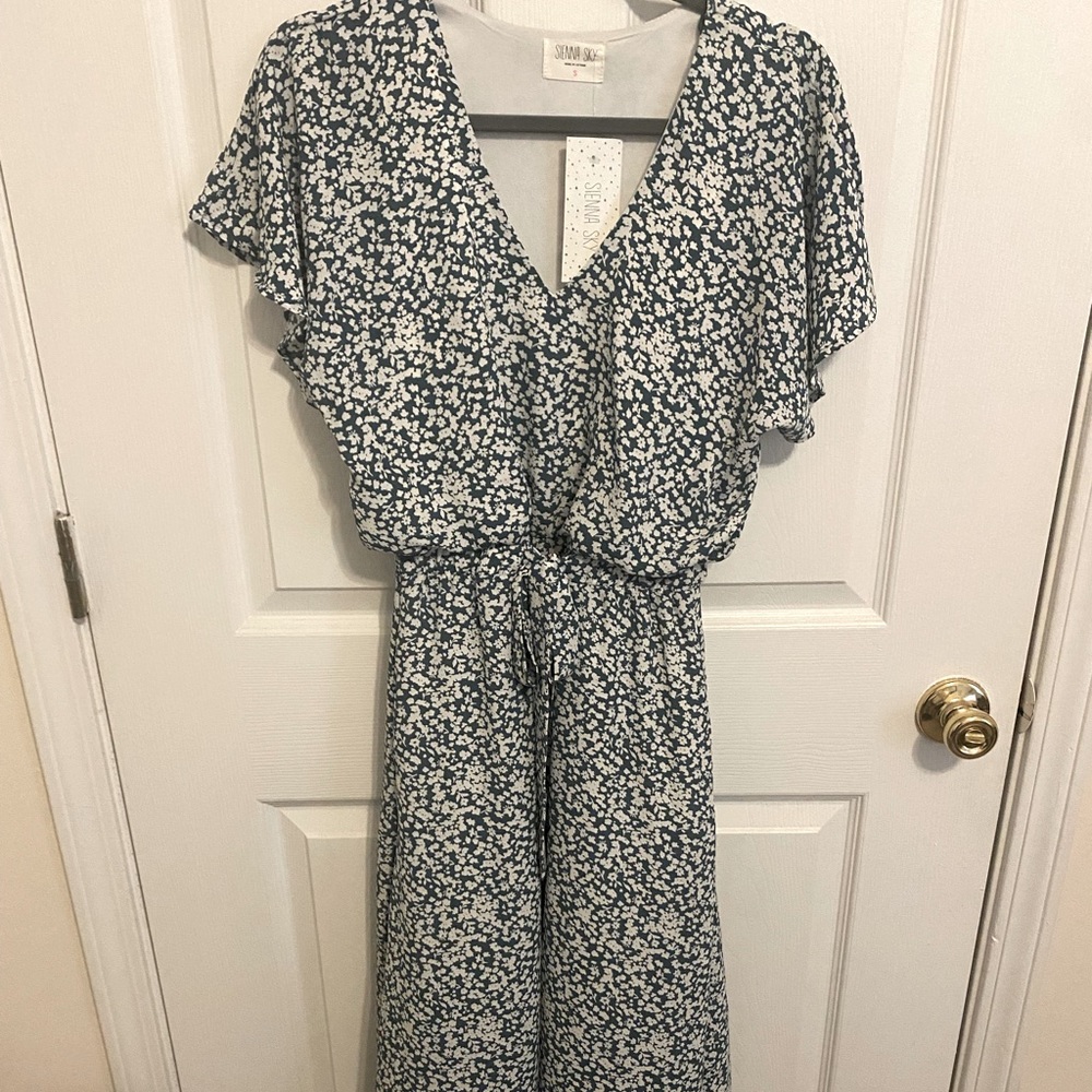 Sienna Sky Flowey maxi dress